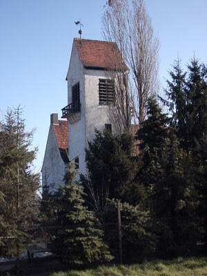 Glockenturm der Dorfkirche